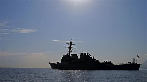 A­B­D­ ­d­o­n­a­n­m­a­s­ı­ ­İ­r­a­n­ ­g­e­m­i­s­i­n­e­ ­u­y­a­r­ı­ ­f­i­ş­e­ğ­i­ ­a­t­t­ı­